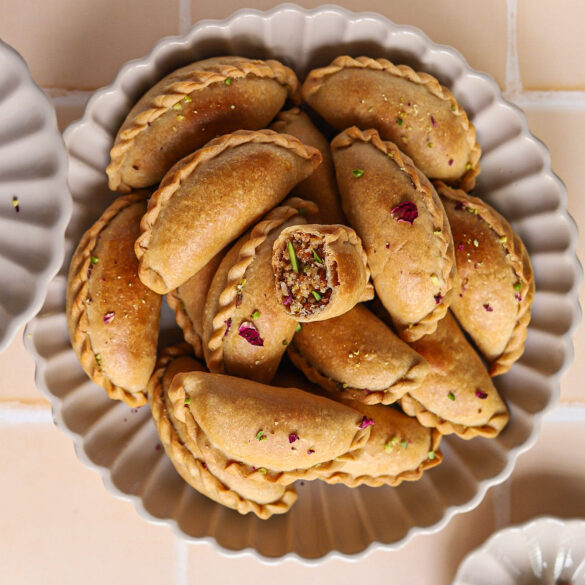 Baked Vegan Gujiyas