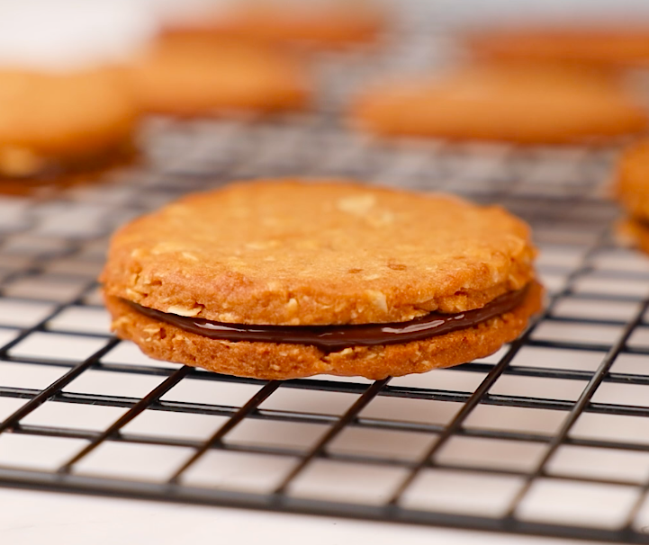 Wholewheat & Oat Chocolate Sandwich Cookies