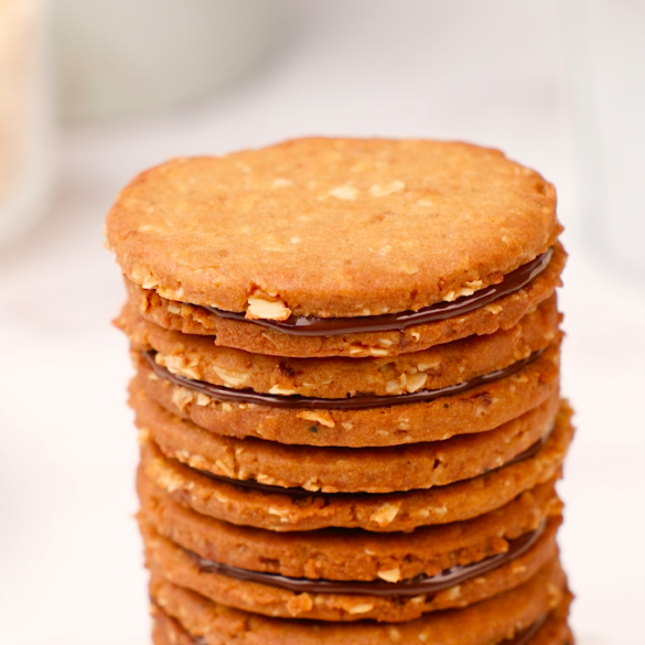 Wholewheat Oat Chocolate Sandwich Cookies