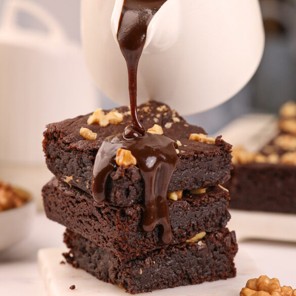 Walnut Brownie with Caramel