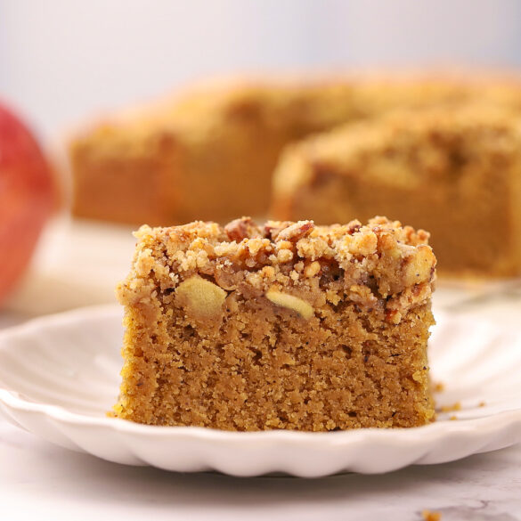 Apple Cinnamon Crumble Cake