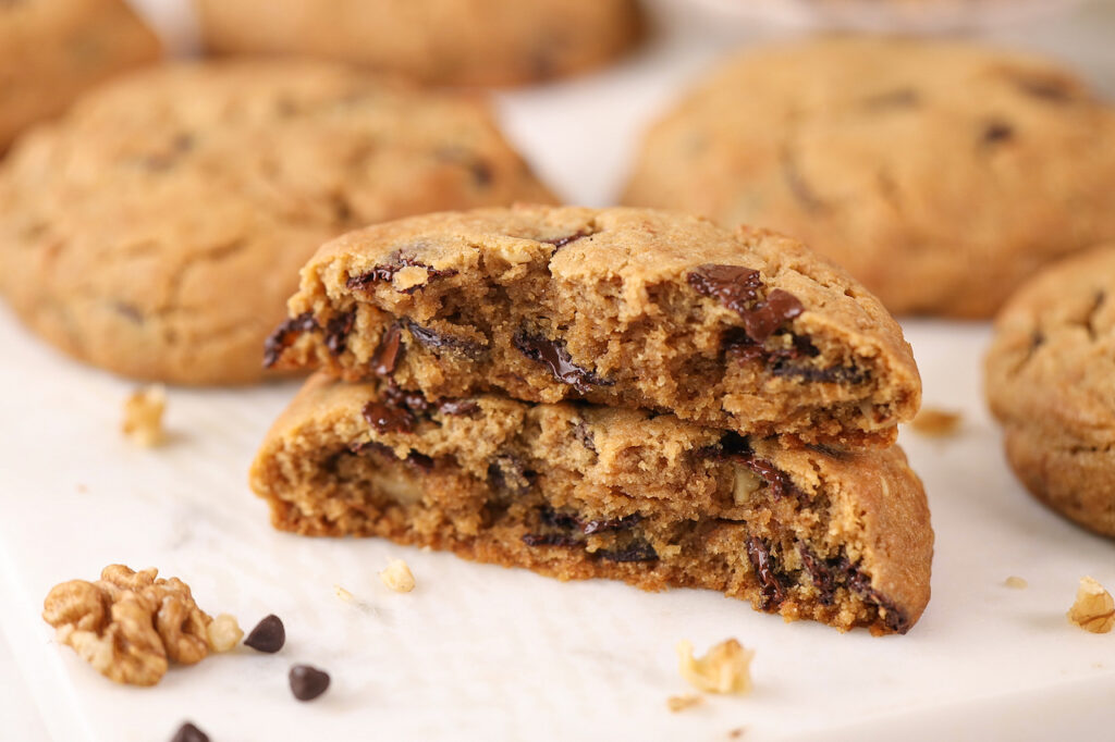 Levain Bakery Style Chocolate Chip Walnut Cookies