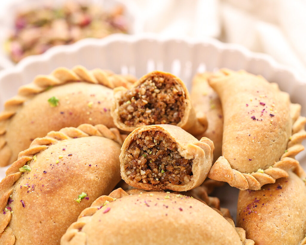 Stuffing of wholewheat baked gujiya