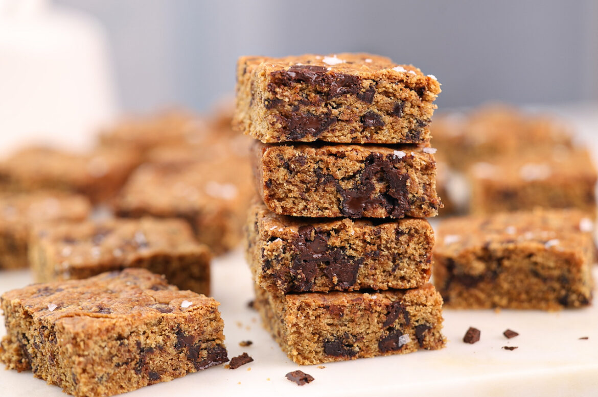 Eggless Wholewheat & Oat Chocolate Chip cookie Bars