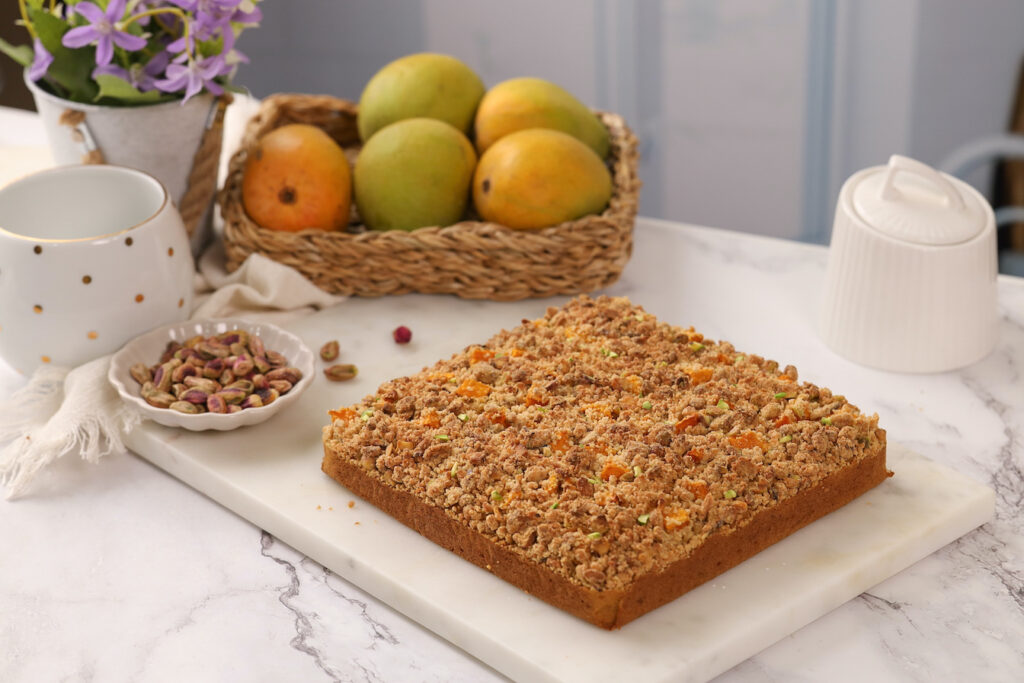 Mango Crumble Cake