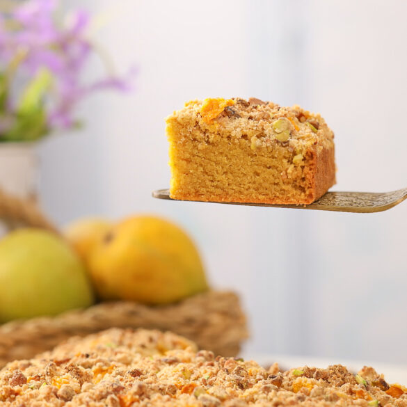 Eggless Mango Crumble Cake