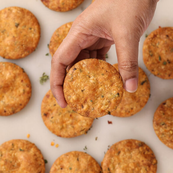 Methi Puri Crackers