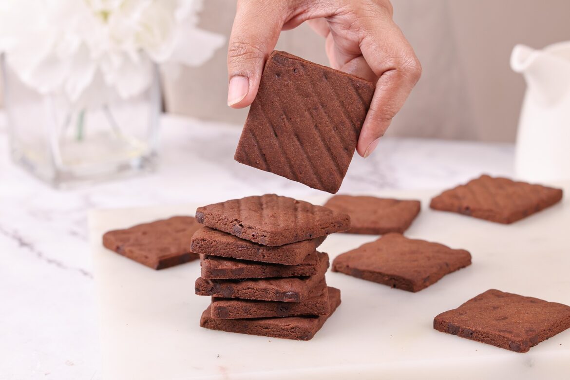 Eggless Wholewheat Hide & Seek Biscuits