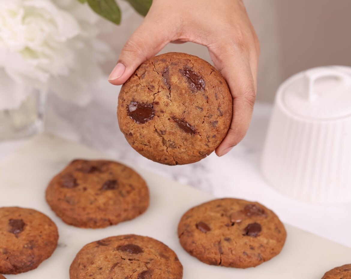 Eggless Wholewheat Chocolate Chip Cookie